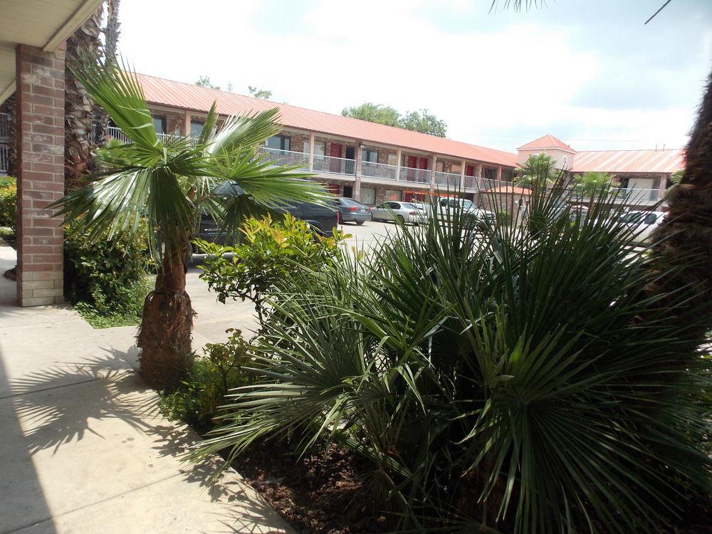 Econo Lodge Inn & Suites Downtown San Antonio Riverwalk Area Exterior photo