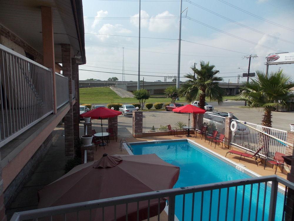 Econo Lodge Inn & Suites Downtown San Antonio Riverwalk Area Exterior photo
